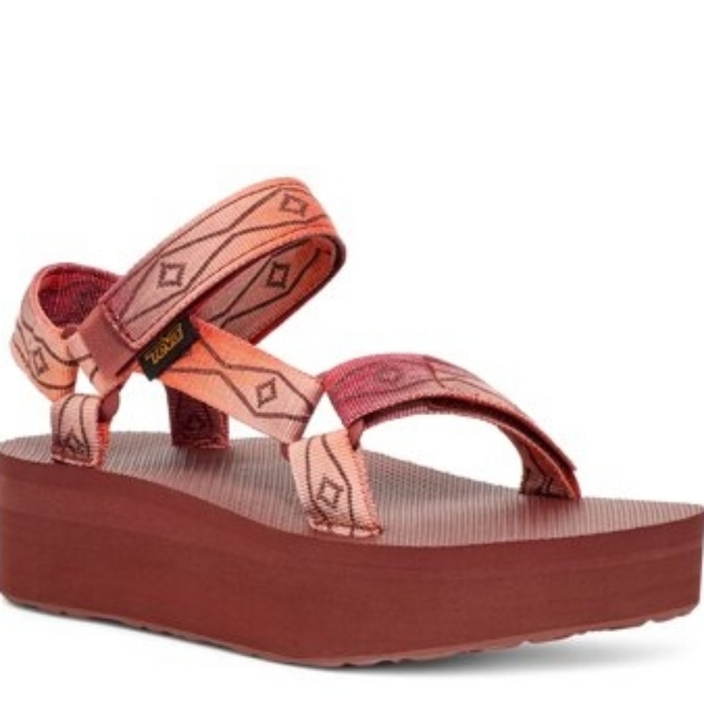 Teva Sunscape Platform Sandals in coral/orange, Size 11